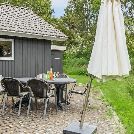 4 Bedroom Cozy In Blåvand