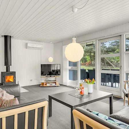 펜션 4 Bedroom Cozy In