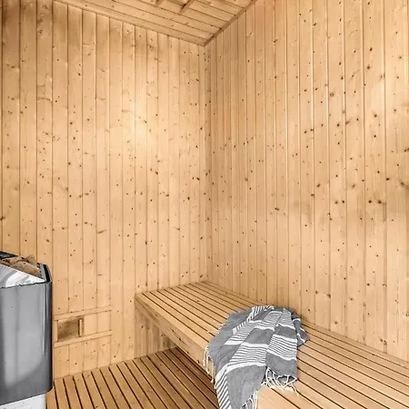 펜션 4 Bedroom Cozy In *