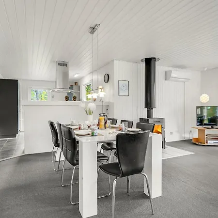 4 Bedroom Cozy In Blåvand
