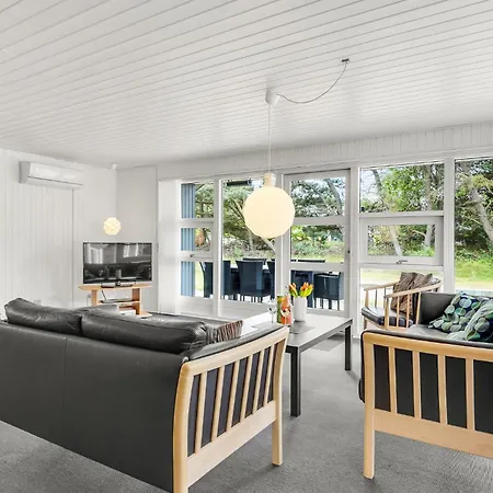 4 Bedroom Cozy In 펜션 *