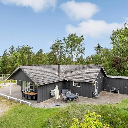 펜션 4 Bedroom Cozy In *